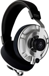 Črno-srebrne hi-fi slušalke Final D8000 DC Pro Edition, prikazane pod tričetrtinskim kotom, z oblazinjenim naglavnim trakom in okroglimi ušesnimi blazinicami