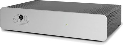 Wielokanałowy wzmacniacz mocy Atoll Electronique AV100 w kolorze srebrnym, widok z przodu, kształt prostokątny, srebrna obudowa, czarna maskownica, logo w lewym górnym rogu, zielona dioda LED