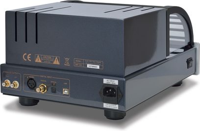 PrimaLuna EVO 100 (DAC) garsinis keitiklis, sidabrinės spalvos, priekinis vaizdas, pilka metalinė įranga, priekyje matomi jungtys ir valdikliai