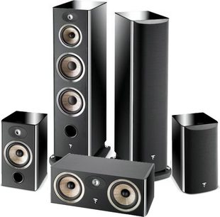 Sæt med sorte lakerede Focal Aria 948 gulvhøjttalere, 3 størrelser, beige højttalere, set forfra