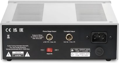 Pro-Ject Power Box RS2 PHONO externí napájení stříbrné, zadní pohled s phono výstupy a gramofonem