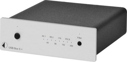 Pro-Ject USB Box S + sølv audio DAC-konverter, frontvisning, lys grå rektangulær kabinet med sølvfarvet front, stik og knapper