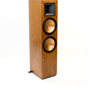 Sloupová reprosoustava Klipsch RF-7 MkII černá, pohled zepředu, dřevěné provedení, 2 kulaté zlaté reproduktory, černý obdélníkový tweeter