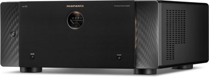 Amplificador de potencia multicanal Marantz AMP 10 negro, vista frontal, panel frontal con botones y pantalla, dos lados con rejillas de ventilación