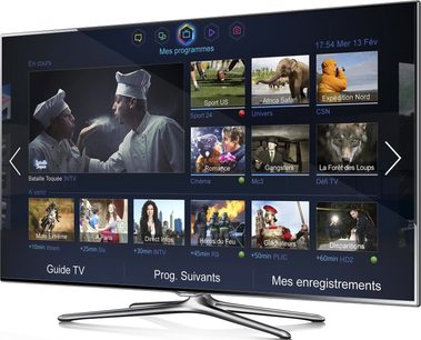 Skærm på en Samsung UE55F6640-tv, der viser en brugergrænseflade med tv-programoversigt