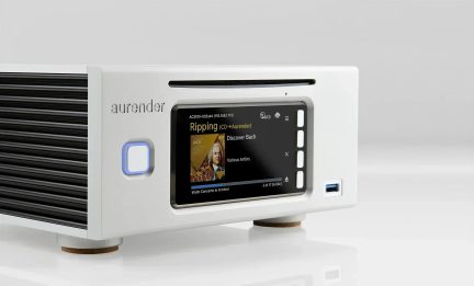 Hvid Aurender ACS100-musikserver med touchskærm, CD-afspiller og USB-port set forfra