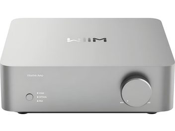 Інтегрований Hi-Fi підсилювач WiiM Vibelink Amp, металевий корпус сріблястого кольору, великий регулятор гучності справа, індикатори COAX/OPTICAL/RCA