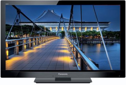 Panasonic TX-LF42E30 fladskærms-TV viser en oplyst bro om natten, set forfra
