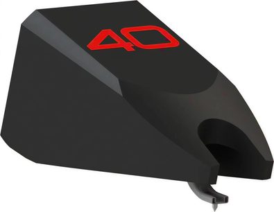 Diamante per giradischi Stylus CC ANNIVERSARY 40, vista prospettica, corpo nero, iscrizione "40" rossa sulla parte superiore