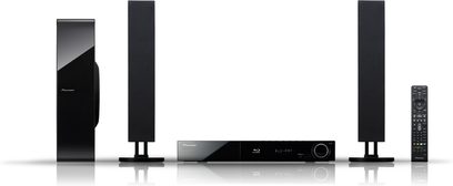 Pioneer BCS-FS505 hjemmebiografsystem bestående af to gulvhøjtalere, en subwoofer, en Blu-ray-afspiller og en fjernbetjening