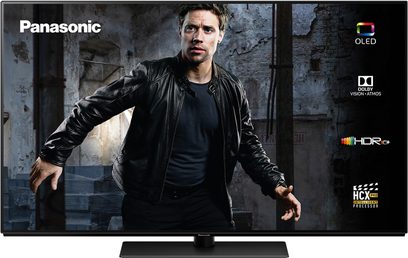 Televizor Panasonic TX-65GZ950E OLED afișând o scenă întunecată cu un bărbat în geacă de piele neagră