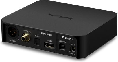 Matrix Audio X-SPDIF3 lydkonverter i mat sort aluminium, bagfra set i trekvart vinkel, rektangulært kabinet med afrundede hjørner med XLR AES/EBU-stik, forgyldt coaxial RCA, optisk Toslink, HDMI IIS-LVDS-port, USB-B-port og 12 V DC-strømtilslutning