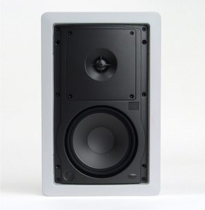 Klipsch R-2650-W indbygget højttaler, set forfra, firkantet form, sort rund højttaler i midten, aftagelig metalrist