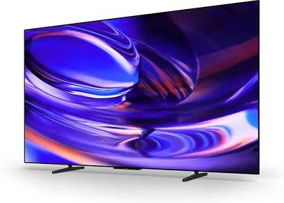Sony BRAVIA 6 K77A60 fladskærms-tv i sort, let skråt set forfra, abstrakt lilla og blåt billede