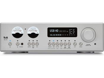 Conversor de áudio DAC T+A DAC 200 prateado em alumínio escovado, visto de frente, painel frontal com dois VU-meters redondos, uma tela de exibição preta, uma fileira de oito botões circulares e um grande botão de volume à direita