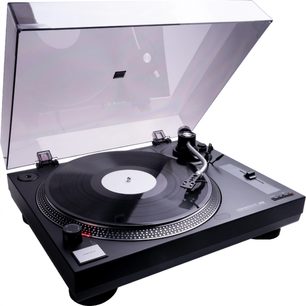 Platan vinil hi-fi Reloop RT-1 BT cu capac transparent deschis, platou negru, braț de citire argintiu și disc de vinil negru