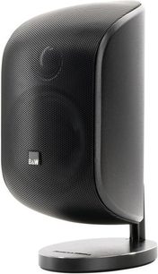 Kompakt Bowers & Wilkins M-1 MK2 sort højttaler, set fra siden, afrundet form, sort gitter, rund metalbase