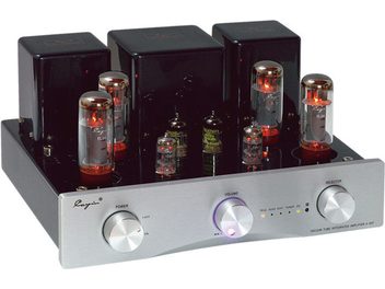 Cayin A-50T integruotas stereo vamzdinis stiprintuvas, blizgaus juodo metalo korpusas su sidabrinės šlifuoto aliuminio priekine dalimi, gale trys juodi kubo formos transformatoriai, viršuje kelios švytinčios cilindrinės lempos ir priekyje du dideli apvalūs valdymo ratukai, vaizdas iš trijų ketvirčių priekio
