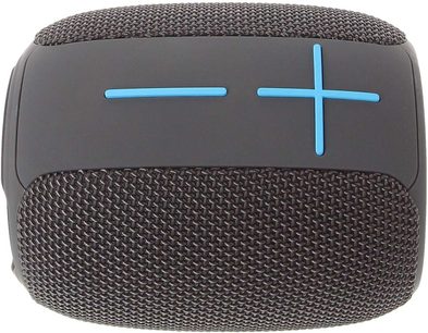 Cassa bluetooth Yourban Getone 25 grigia, vista dall'alto, superficie intrecciata, pulsanti del volume in rilievo azzurri