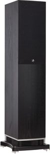 Fyne Audio F501 gulvhøjttaler i sort træ, front, trekvart visning, mørkt træ kabinet, sort grill