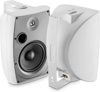 Bílý reproduktor Focal Custom OD 108, pohled zepředu a ze strany, obdélníkový kryt s centrálním černým kulatým reproduktorem