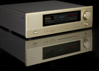 Accuphase T-1200, trekvinklet visning, forgyldt front, digital skærm, sølvknapper, stor drejeknap til højre