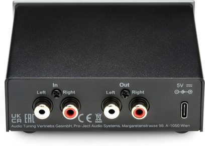 Pro-Ject Head Box E čierny, zadný pohľad so vstupmi a výstupmi RCA ľavý pravý a napájacím portom USB-C