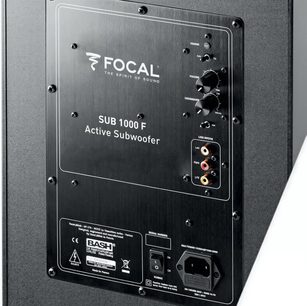 Focal SUB 1000 F sort baskabin, set forfra, kontrolpanel med knapper, drejekontakter og tilslutningsporte