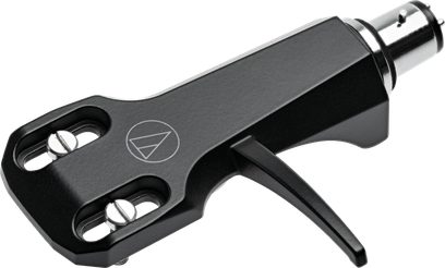 černý držák přenosky Audio Technica pro gramofon, detailní záběr shora s kruhovým logem a montážními šroubky