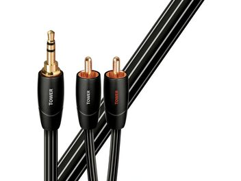 Tre svarte Audioquest Tower RCA-lydkabler i forskjellige lengder med gullbelagte kontakter, plassert parallelt