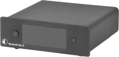 Pro-Ject trådløs Bluetooth Box S sort, rektangulært mat sort kabinet, set lidt fra siden forfra