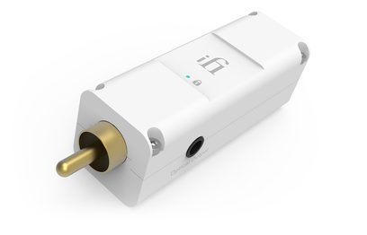 iFi Audio SPDIF iPurifier2 hvid digital lydstik, trekvartersperspektiv forfra, med forgyldt jackstik