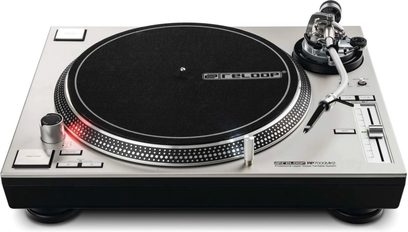 Gramofon Reloop RP 7000 MK2 srebrny, czarna tarcza, ramię tonowe, kontrolki na srebrnej obudowie, widok z góry