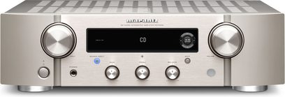 Wzmacniacz hi-fi stereo Marantz PM7000N w kolorze srebrno-złotym, widok z przodu, srebrna obudowa z przyciskami i pokrętłami, centralny wyświetlacz cyfrowy