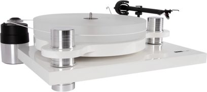 Block PS-100+ white hi-fi turntable, translucent acrylic platter, polished metal cylindrical feet, black tonearm, external cylindrical belt-driven motor, front right three-quarter view