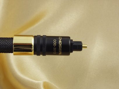 Choseal COD-3013 digitalt optisk kabel, forgyldt stik, sort flettet kappe, nærbillede af kabelenden