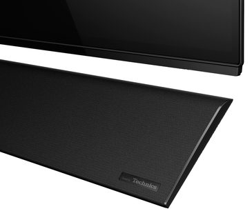 Panasonic TX-65FZ950E-fladskærms-tv, sort skærm, slank sort højglans ramme, let skråt forfra, placeret på en overflade