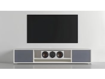 TV stolík Clic Classic Series Model 241 center, biele drevo, dvierka zo sivého textilu, priehradka s 3‑reproduktorovou sústavou