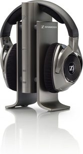 Öppen hi-fi-hörlurar Sennheiser RS-180 i grått och svart, sedd från vänster profil, placerad på ett genomskinligt reflekterande stöd