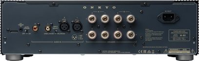 Výkonový zesilovač Onkyo ICON M-80, černé kovové šasi, zadní pohled s reprosvorkami, vstupy XLR/RCA a zásuvka IEC