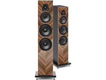 Enceintes colonne Sonus Faber Lumina V Amator, façades effet bois à trois haut-parleurs noirs, vues de face et trois-quarts