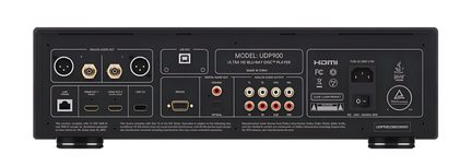 Baksida av en svart Ultra HD Blu-ray-spelare i metall, panel med två guldfärgade XLR-ljudutgångar, flerkanaliga RCA-anslutningar, HDMI-, USB-, LAN-, RS-232C-portar, optisk utgång och strömanslutning