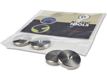 Transparante plastic verpakking met 4 MusicTools "Floor Saver" metalen spikes van 20mm, geplaatst op zwart schuim
