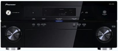Pioneer VSX-LX60 sort hjemmebiografsforstærker, set forfra, frontpanel med blå LCD-skærm, sølvfarvede knapper og drejeknapper