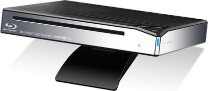 Panasonic DMP-BBT01 EGK sort Blu-ray-afspiller, set forfra i perspektiv, med blank front og diskåbning
