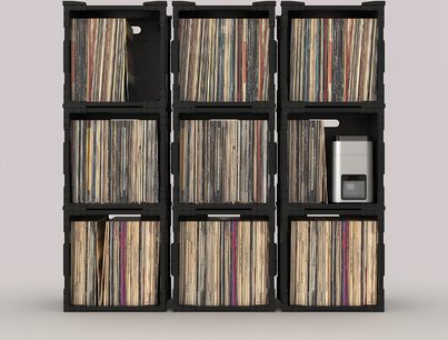 Oppbevaringsmøbel for vinylplater HumminGuru FlexiCube svart med 9 modulære kuber fylt med plater, frontvisning