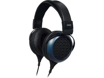 Fostex TH-1100RP Mk2 sort circumauralt hi-fi-hovedtelefon med blåtonede ørekopper med gennembrudt gitter, set i trekvart profil