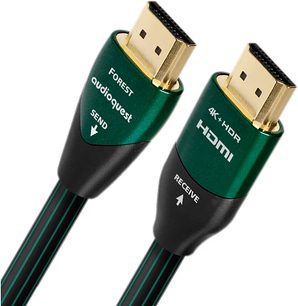 Dwa pozłacane złącza HDMI na zielonych kablach "Forest audioquest" z napisem "4K HDR HDMI" w kolorze białym
