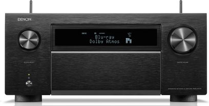 Domácí kino Denon AVC-A1H v černé barvě, přední panel, modrý displej "Blu-ray Dolby Atmos", stříbrné tlačítka a ovládací prvky