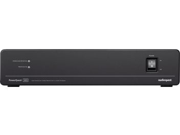 Parte frontal de un acondicionador de corriente Audioquest PowerQuest 303 con luces indicadoras, interruptor e inscripciones